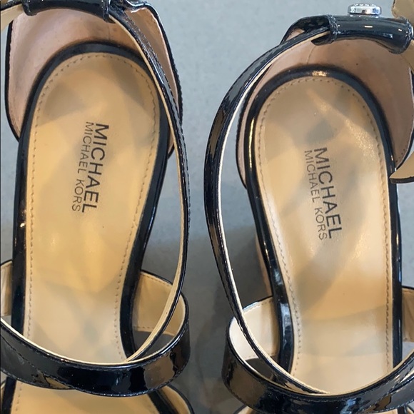 Michael Michael Kors Black Patent Wedges, Size 8 - Picture 3 of 11